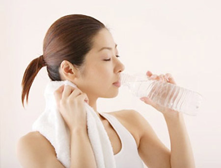 Hãy uống đủ nước trong ngày để cơ thể khỏe mạnh