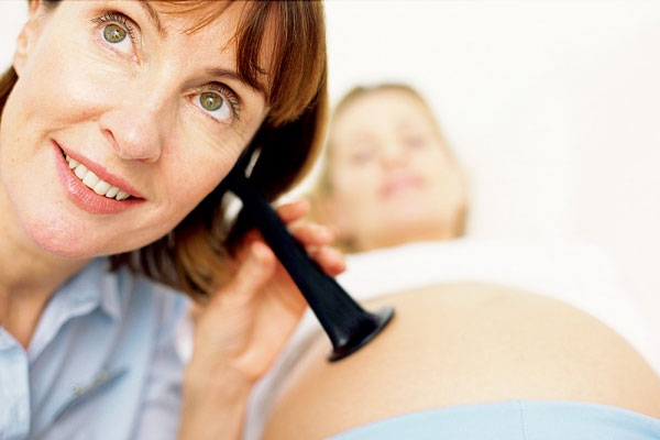 Khi mang thai cần thường xuyên thăm khám cho mẹ