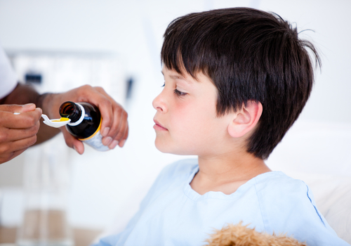 8 sai lầm khi dùng thuốc cho trẻ, cha mẹ cần tránh