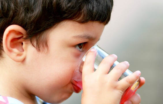 Đề phòng tiêu chảy cấp ở trẻ trong mùa nắng nóng