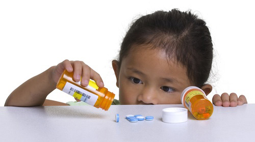 Hạn chế tác dụng phụ của thuốc dùng cho trẻ