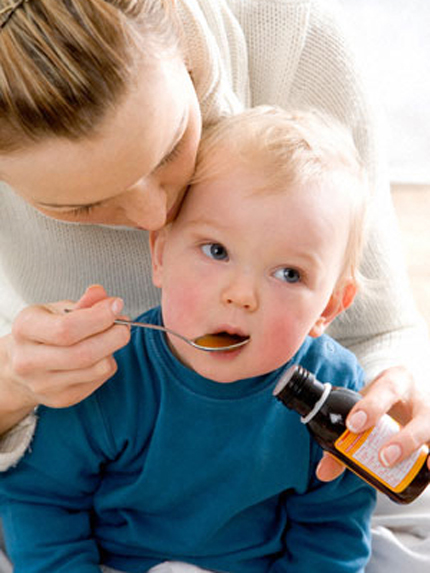 Thận trọng với thuốc ho khi sử dụng cho trẻ
