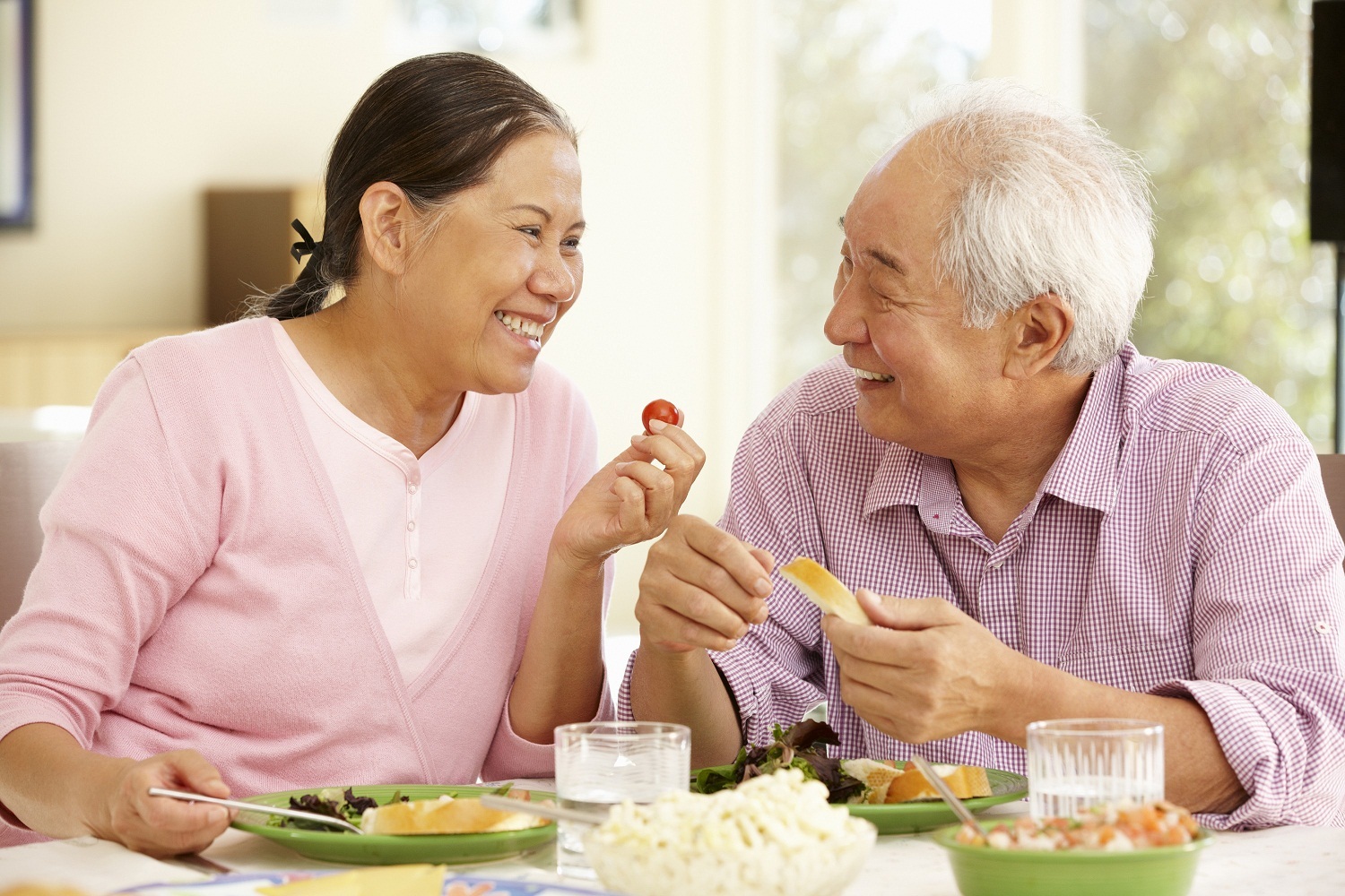 Người cao tuổi nên ăn uống thế nào để luôn khỏe?