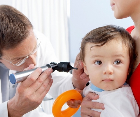 Bệnh viêm tai giữa và vấn đề gây giảm thính lực ở trẻ