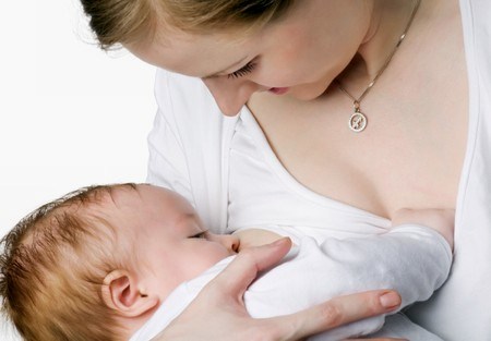 Sữa mẹ giúp trẻ tăng sức đề kháng, phòng tránh bệnh hiệu quả