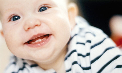 Mẹo giảm khó chịu cho bé mọc răng rất hiệu quả